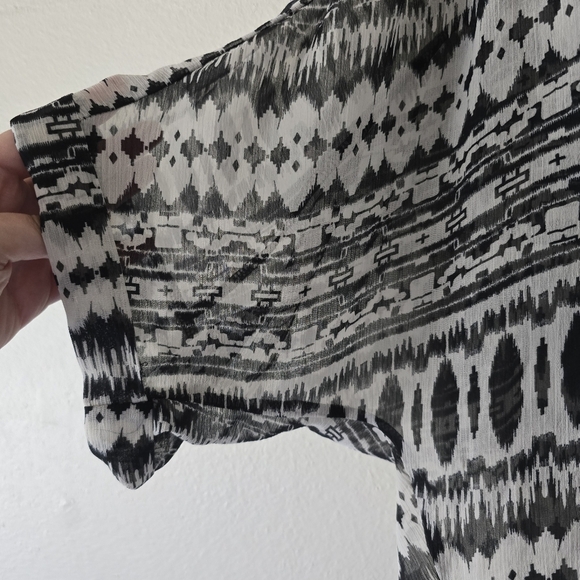 Black n White Sheer Crop Top Shortsleeve Cuffed Blouse Aztec Soop Neck LARGE - Picture 5 of 12